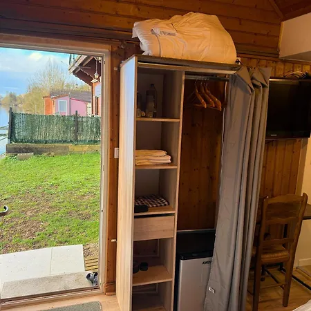 Charmant Petit Chalet En Bord De Seine *