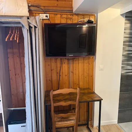 Apartment Charmant Petit Chalet En Bord De Seine
